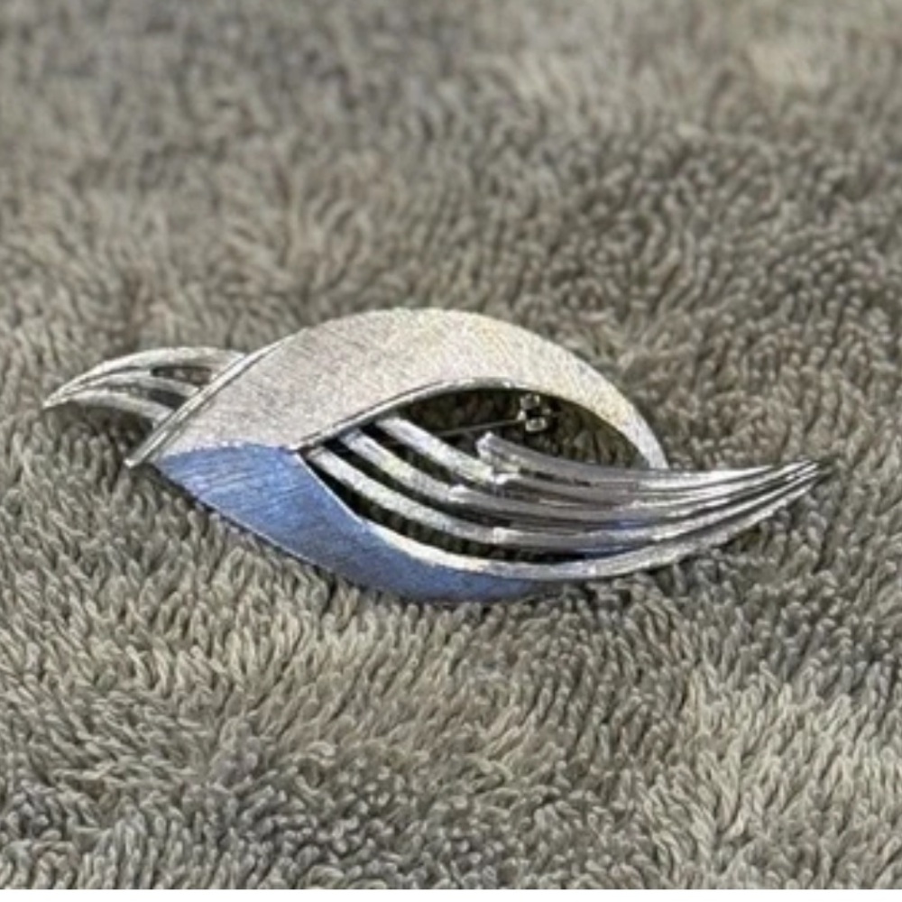 Vintage Crown Trifari Brushed Satin Silver Finish Abstract Pin Brooch Unique